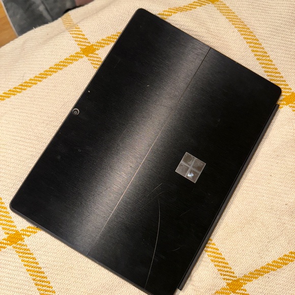 Surface pro 8 - Picture 2 of 3